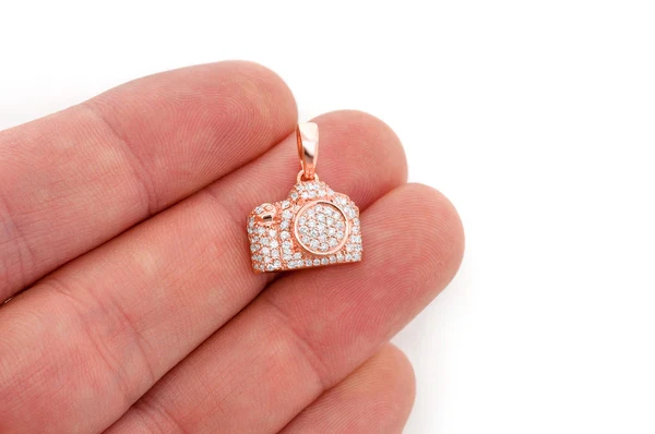 0.75ct Diamond Camera Pendant 18K Solid Gold - Image 9