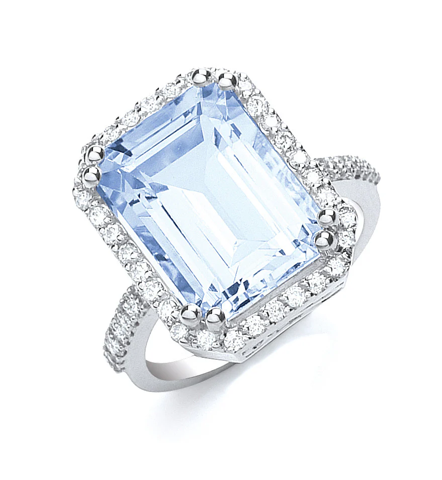 18ct White Gold 0.40ct Diamond & 6.25ct Aquamarine Ring - 18ct Gold