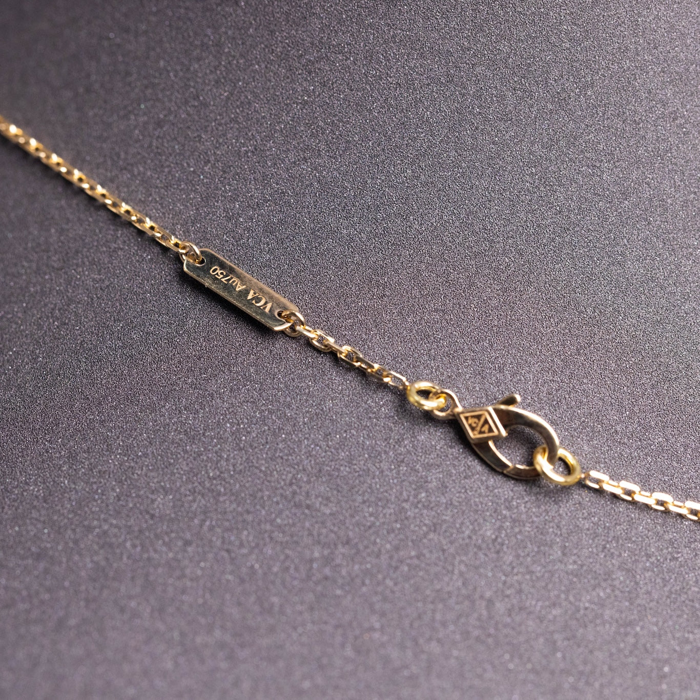 Van Cleef & Arpels Vintage Alhambra Pendant 18K Yellow Gold - Image 5