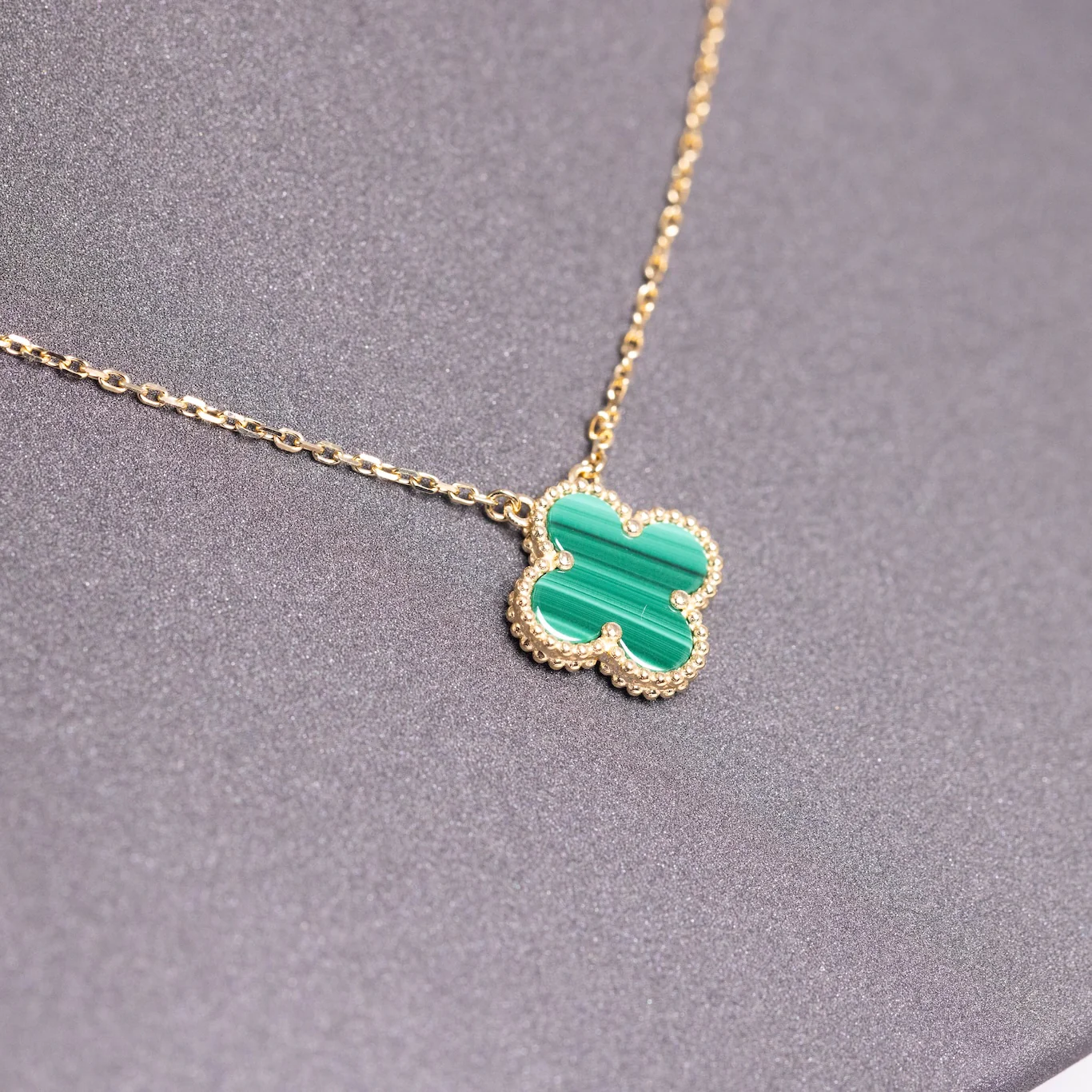 Van Cleef & Arpels Vintage Alhambra Pendant Malachite 18K Yellow Gold - Image 3