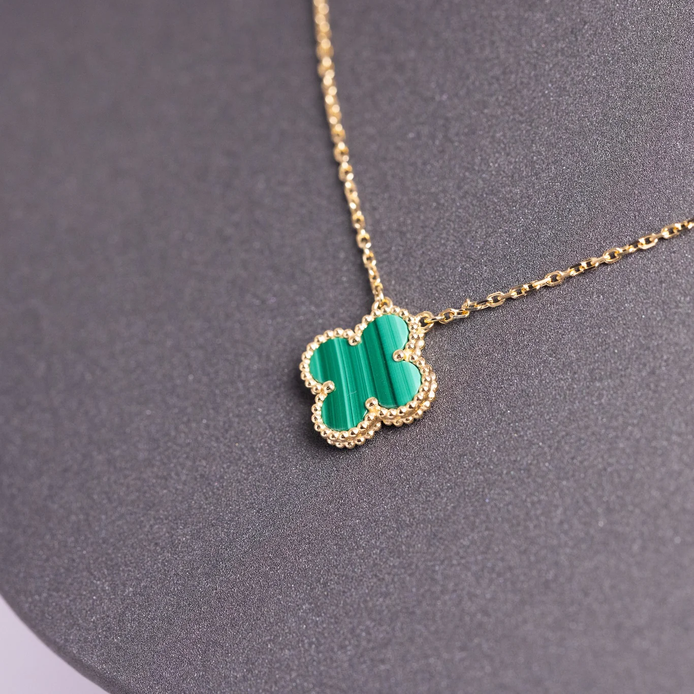 Van Cleef & Arpels Vintage Alhambra Pendant Malachite 18K Yellow Gold - Image 4