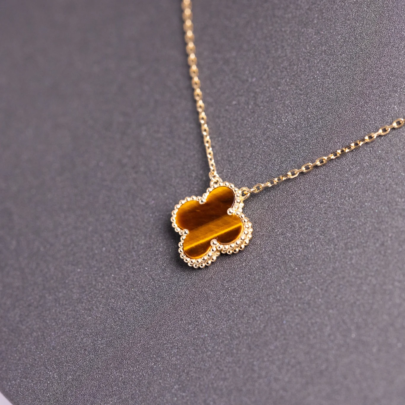 Van Cleef & Arpels Vintage Alhambra Pendant Tiger Eye 18K Yellow Gold - Image 3