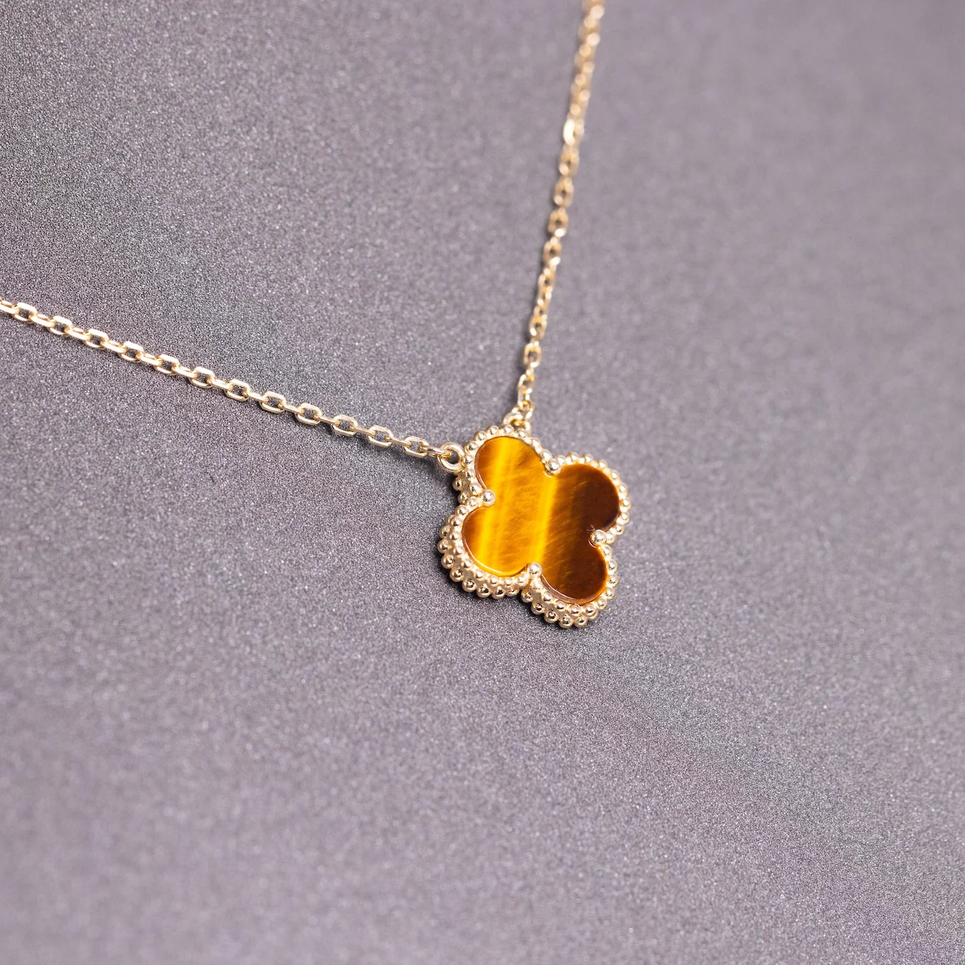 Van Cleef & Arpels Vintage Alhambra Pendant Tiger Eye 18K Yellow Gold - Image 4